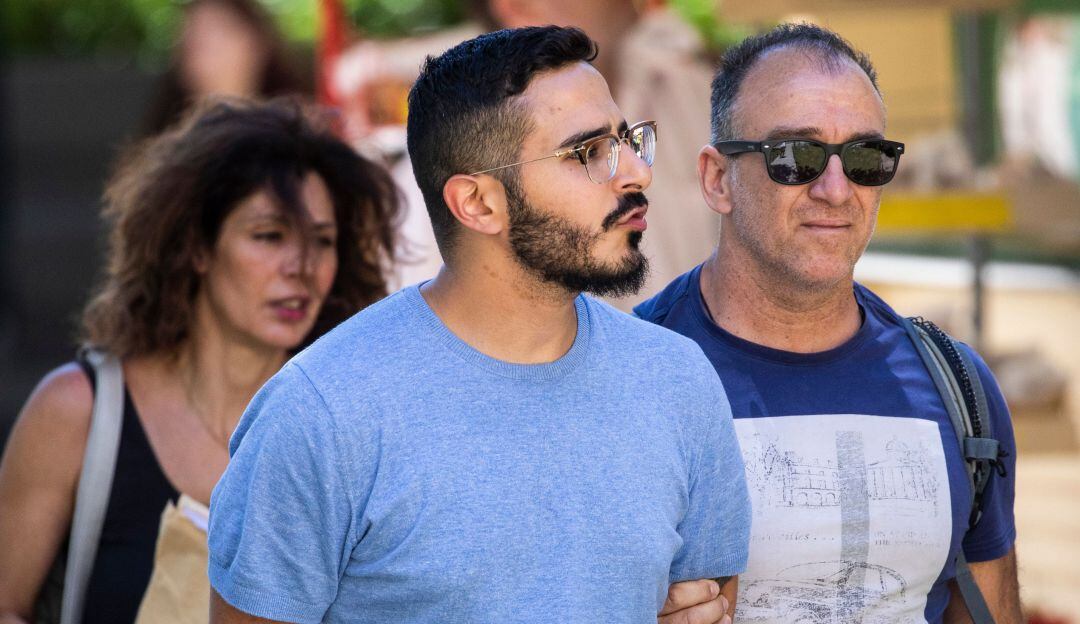 "Estafador de Tinder" rompió su silencio y dijo que no es como lo describen