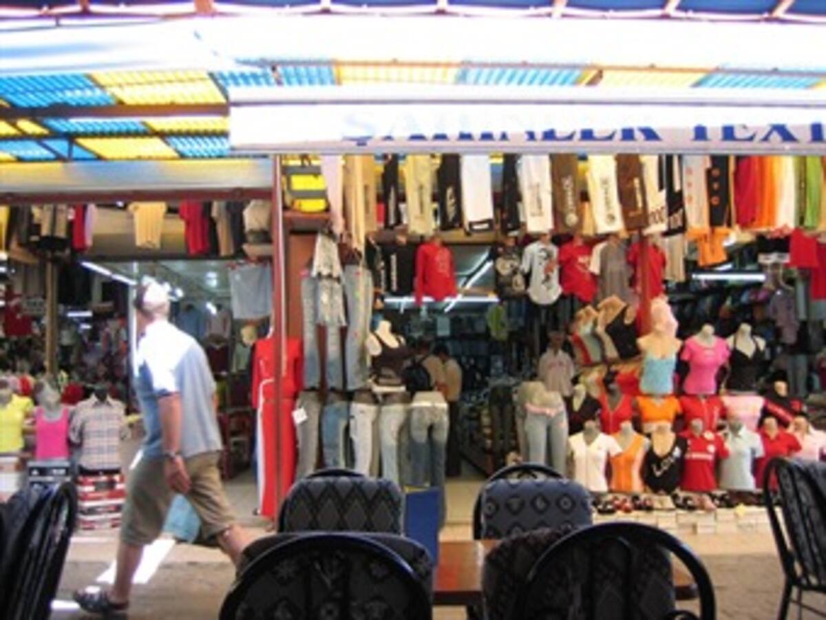 En agosto, colombianos gastaron un billón de pesos en vestuario