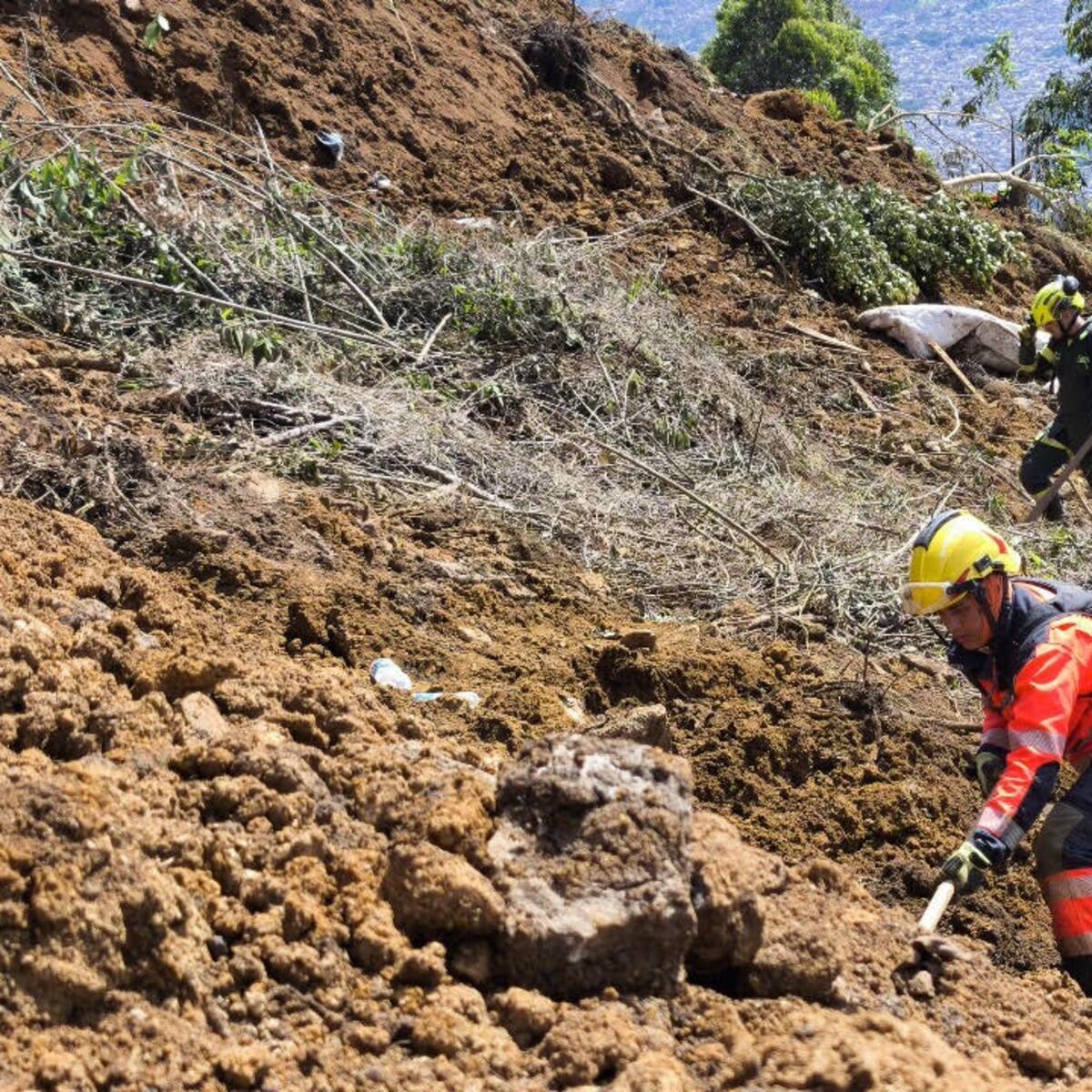 Murió una mujer que había sido rescatada en la emergencia en Bello, ya son 23 las víctimas fatales