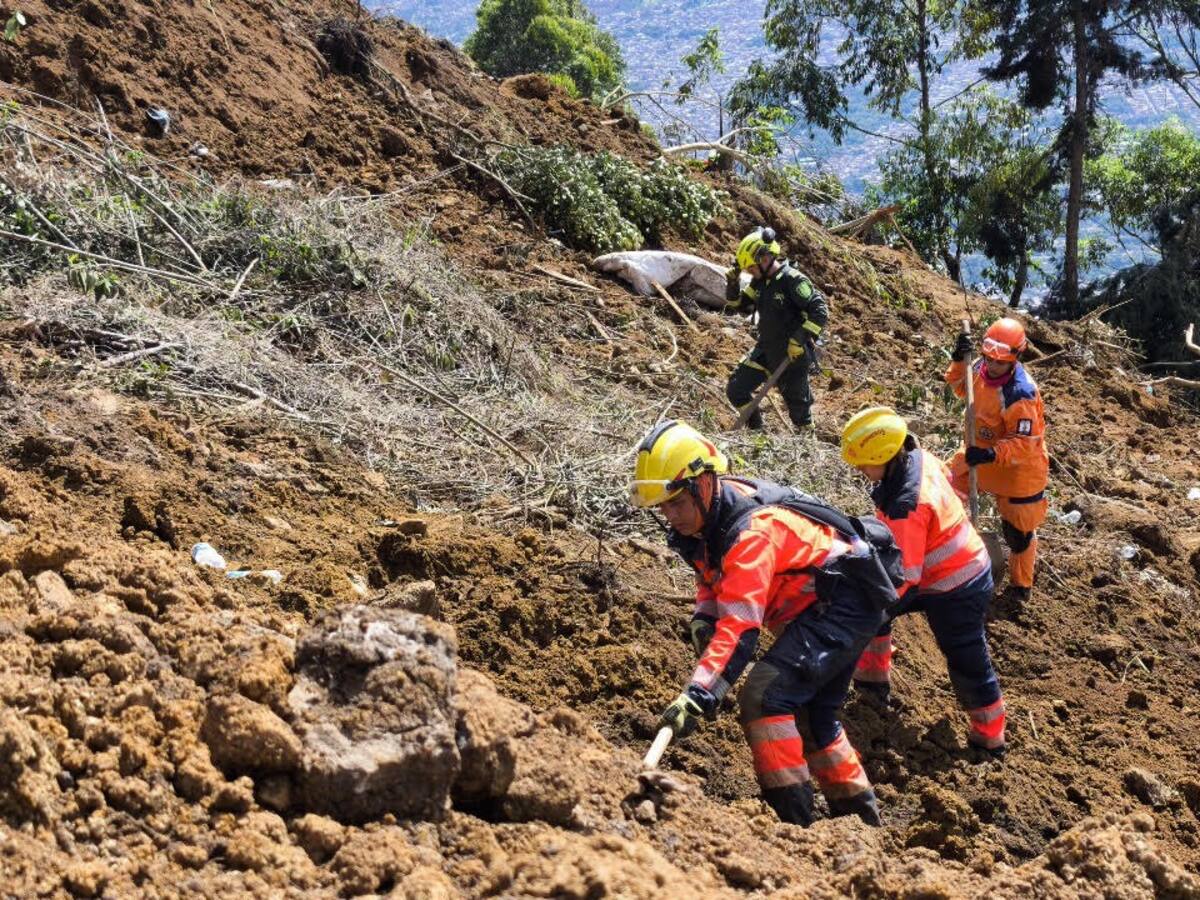 Murió una mujer que había sido rescatada en la emergencia en Bello, ya son 23 las víctimas fatales