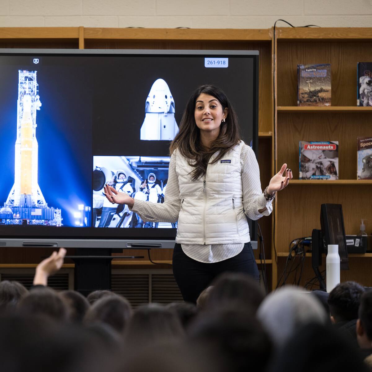 ‘Somos Flight’: Colombiana jefa de vuelo en programa de la NASA presenta su indicativo