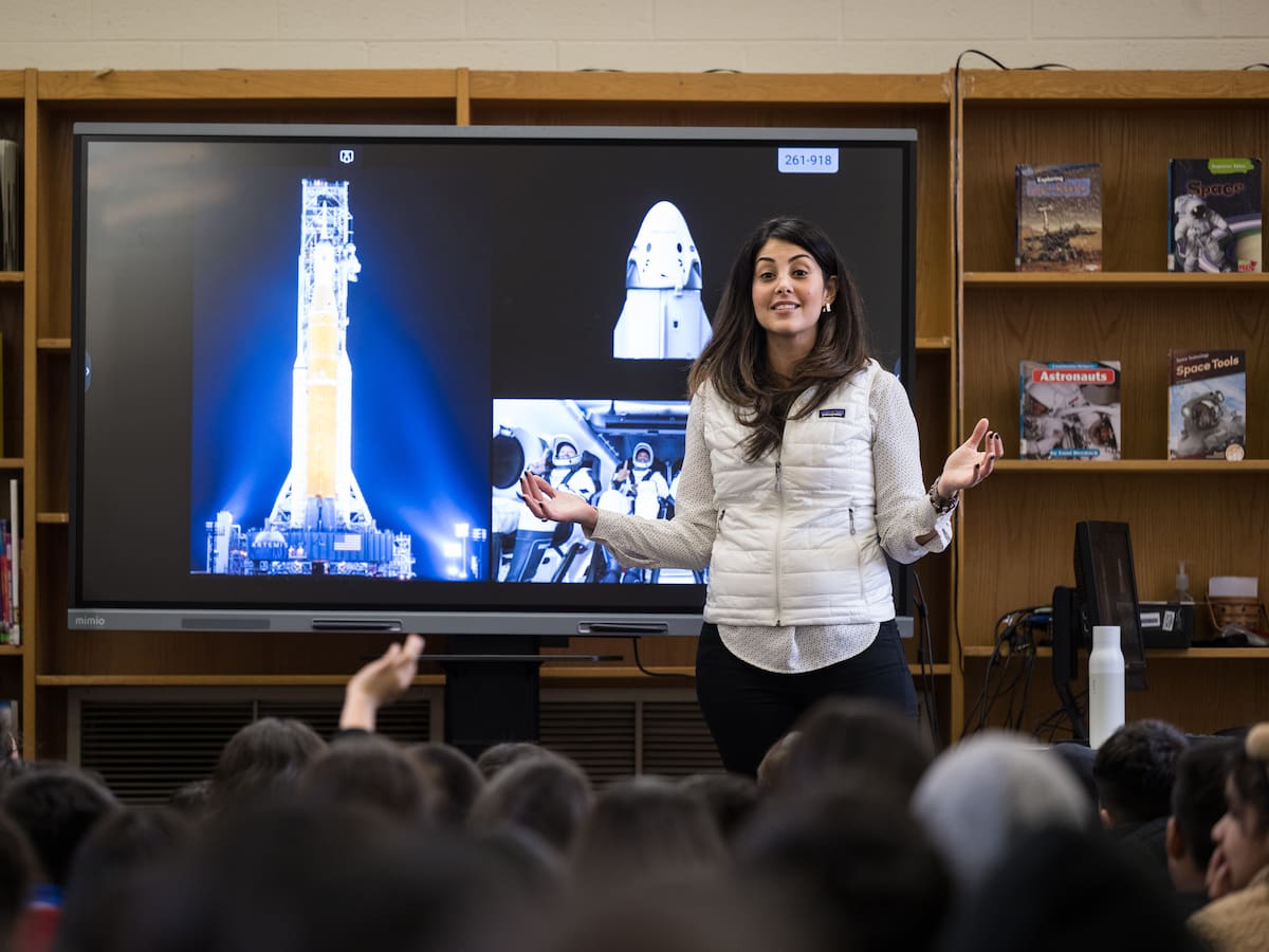 ‘Somos Flight’: Colombiana jefa de vuelo en programa de la NASA presenta su indicativo