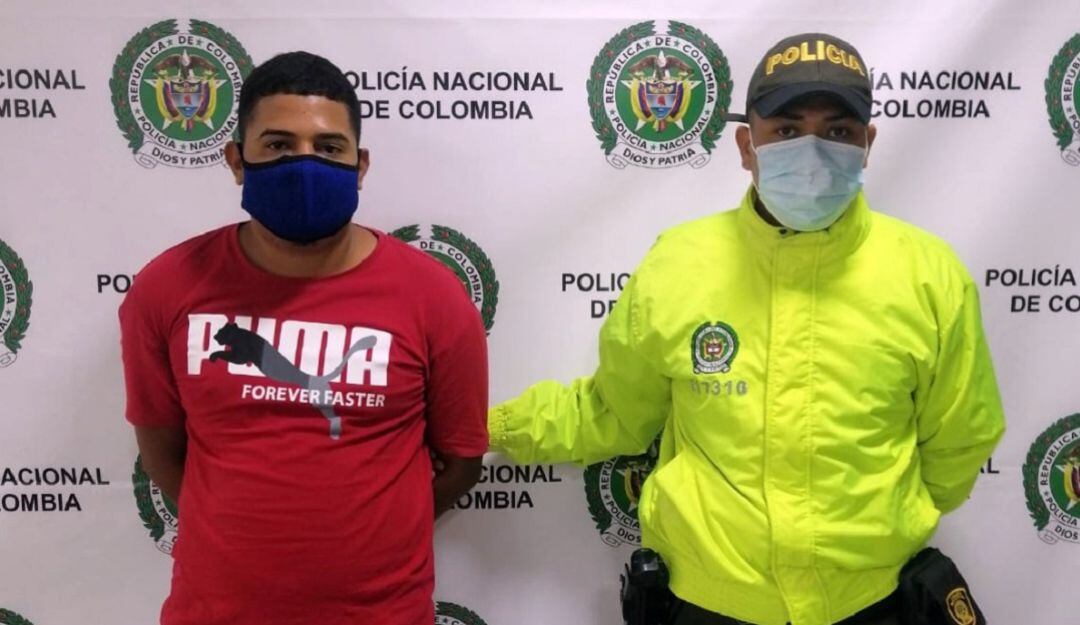 Este sujeto habría atacado con pico de botella a Kevin Villadiego cuando caminaba con un familiar frente a un negocio del barrio Santa Rita