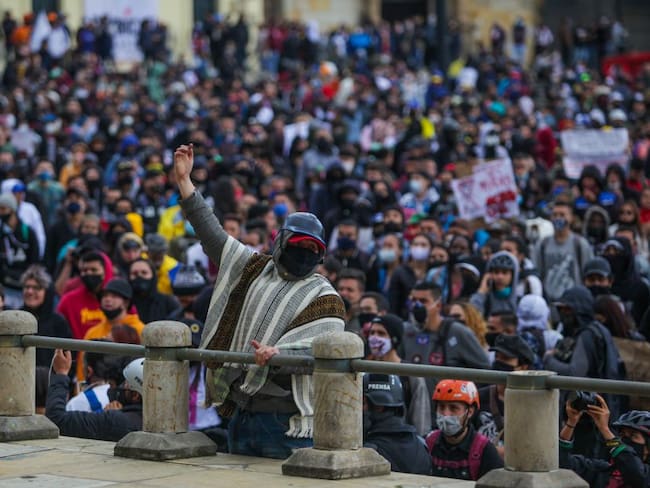 Suben los contagios de COVID-19 en Bogotá después de manifestaciones