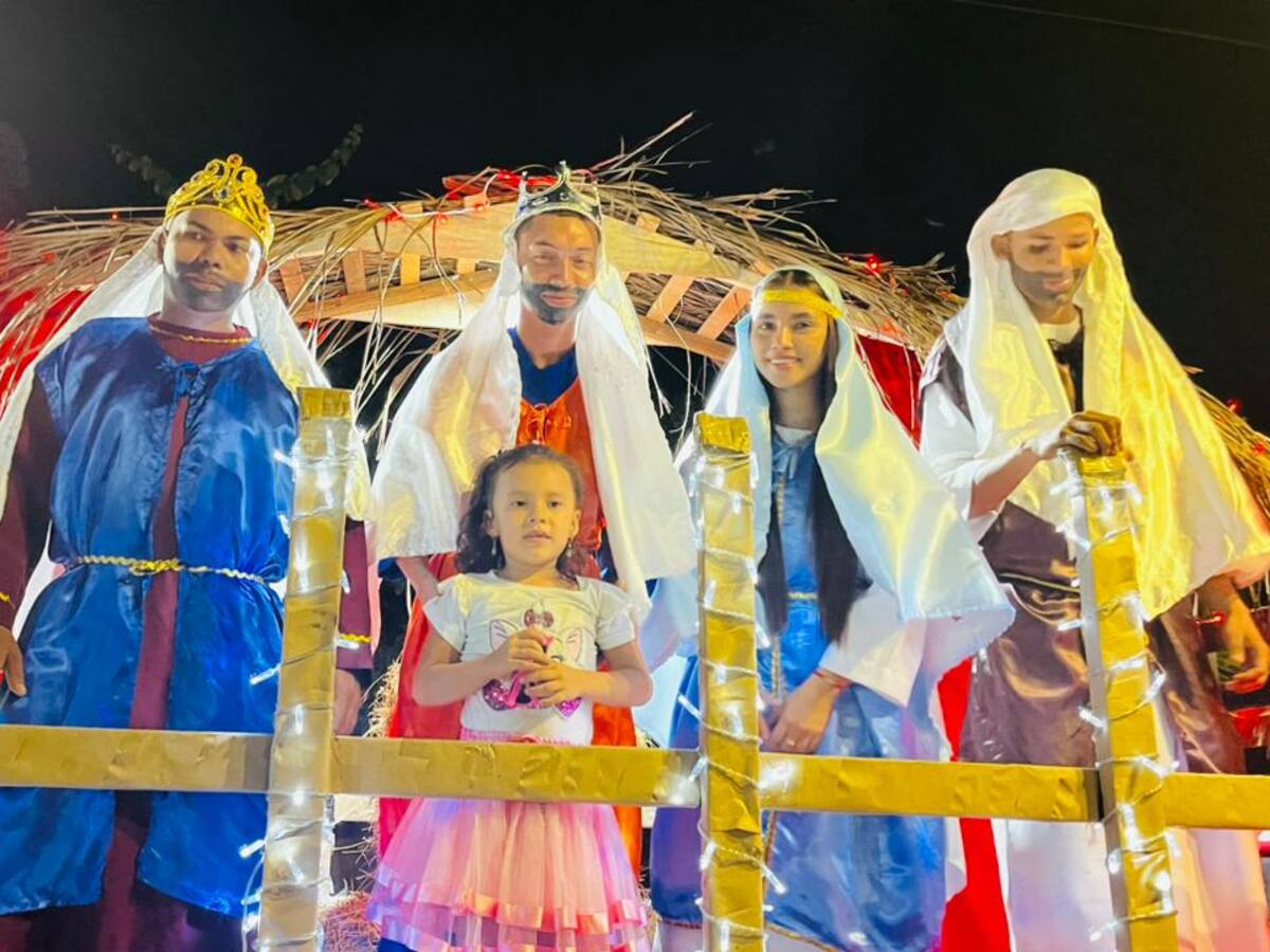 Policía en Bolívar ilumina la Navidad con un pesebre móvil que lleva paz y esperanza