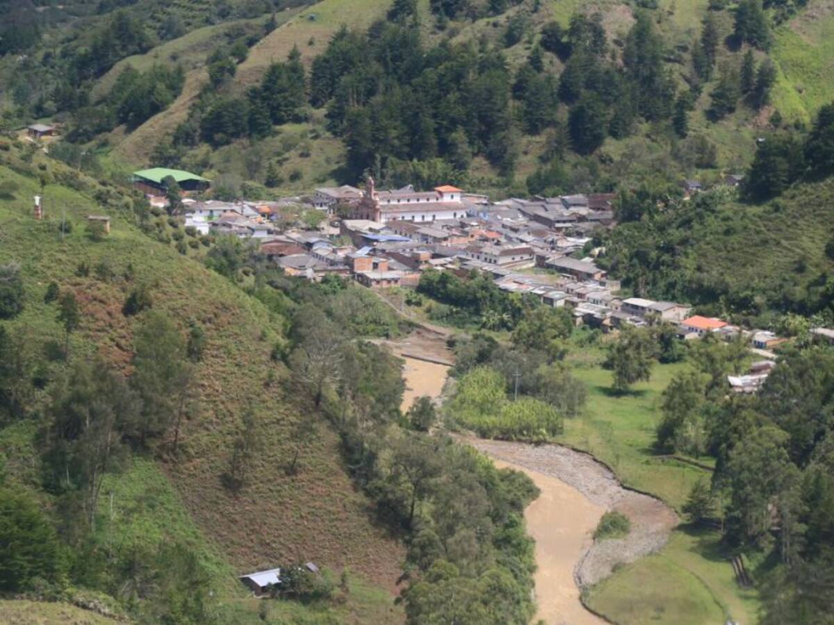 Por amenaza de deslizamiento de tierra, evacuaron una vereda en Abriaquí