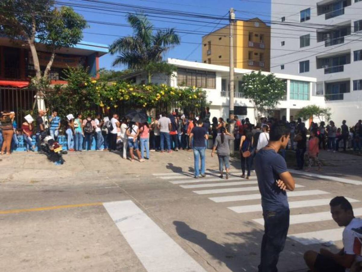 Largas filas para subsidio educativo en Barranquilla