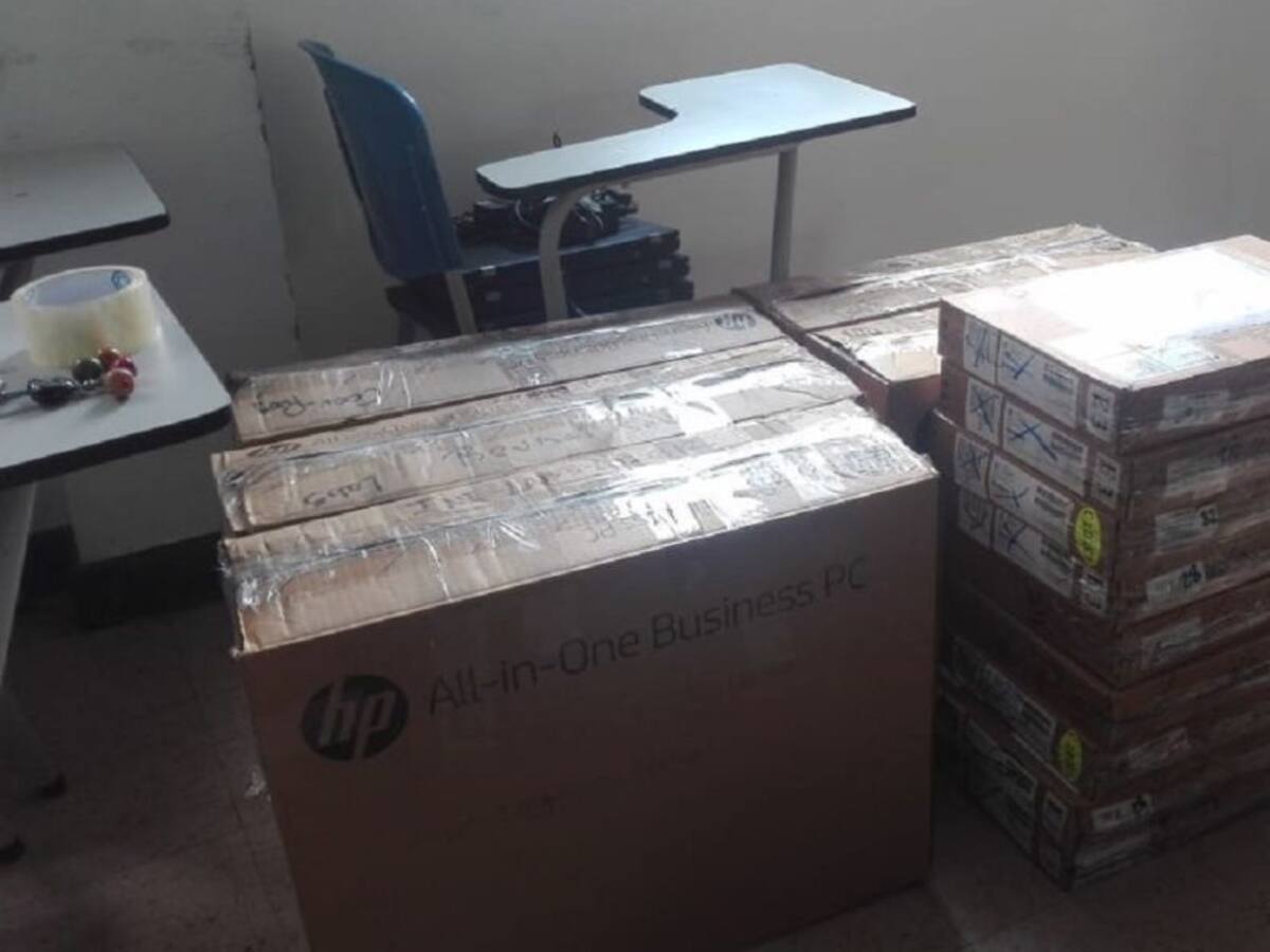Uniminuto dona computadores a sus estudiantes de escasos recursos