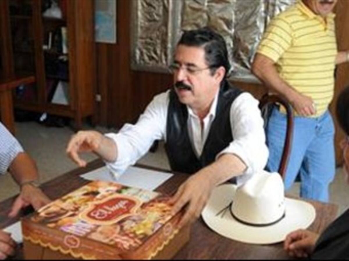 Zelaya: 'Creo que todavía hay una salida pero no la veo cerca'