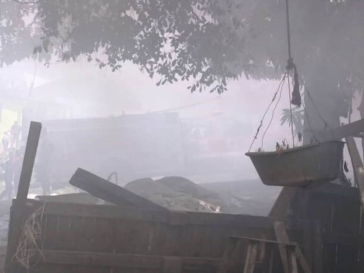 25 toneladas de cartón consumidas por incendio en Cartagena