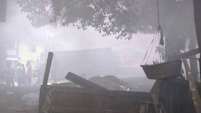 25 toneladas de cartón consumidas por incendio en Cartagena