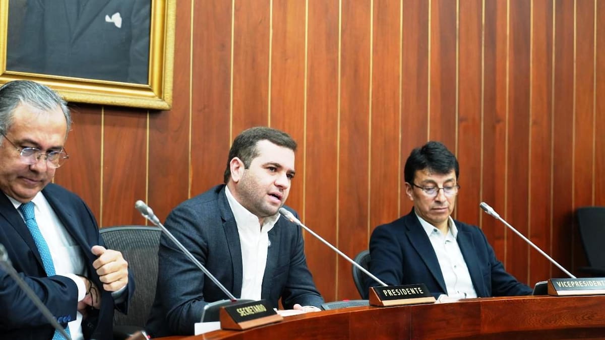 “Menos gasto de funcionamiento y más inversión en las regiones”: senador Enrique Cabrales
