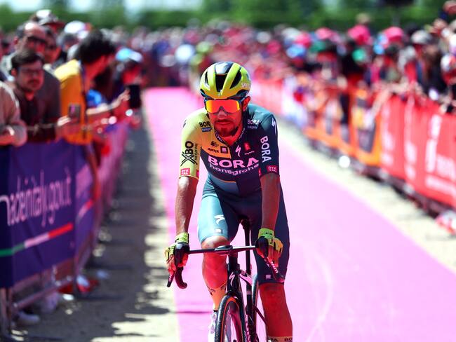 Daniel Felipe Martínez, pedalista colombiano del Bora. (Photo by Luca Bettini / AFP) (Photo by LUCA BETTINI/AFP via Getty Images)