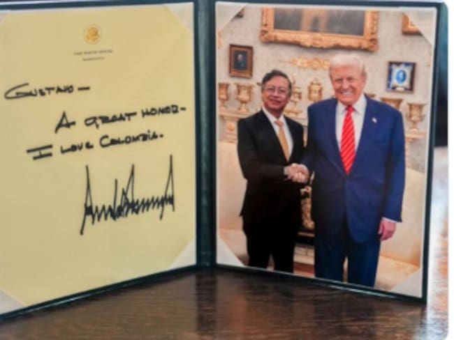 El regalo que le dio Donald Trump a Gustavo Petro en el encuentro en la Casa Blanca: ¿Qué significa?