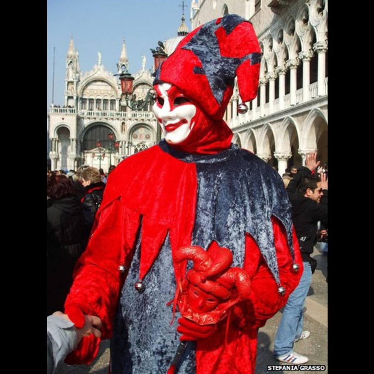 Lucrezia Herman descubrió esta “cara” algo macabra en un lugar de desechos en Hull (noreste de Inglaterra)