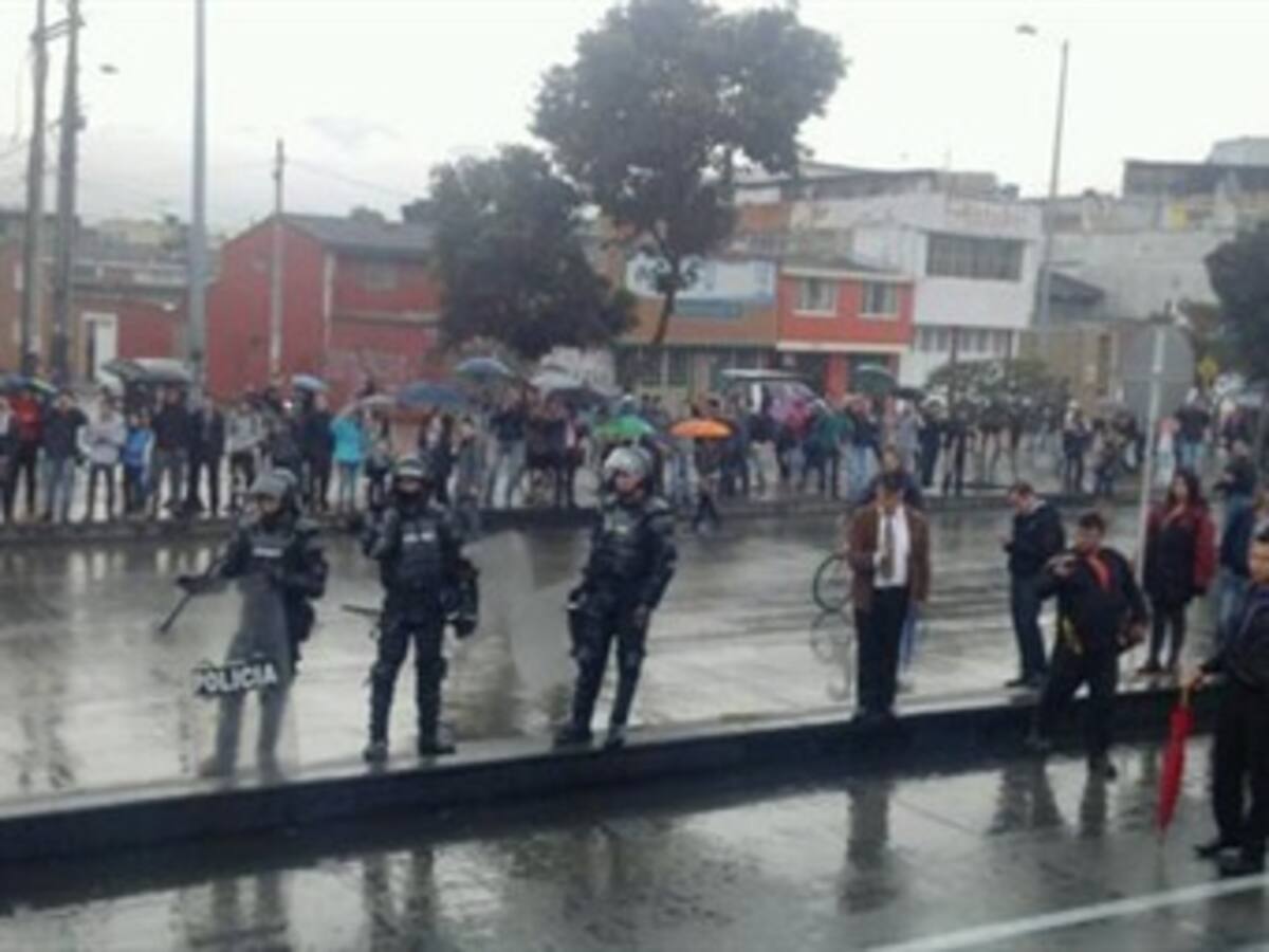 Bloqueos en Transmilenio por demoras en el sistema