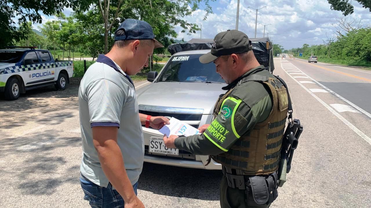 ‘Siempre Seguros’ en la vía San Jacinto-Bolívar, liderada por la seccional de Tránsito y Transporte
