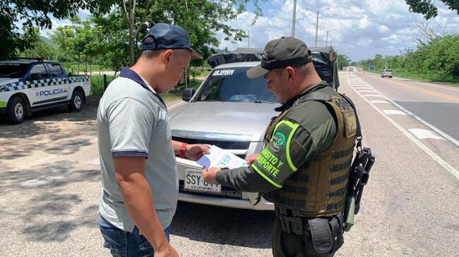 ‘Siempre Seguros’ en la vía San Jacinto-Bolívar, liderada por la seccional de Tránsito y Transporte