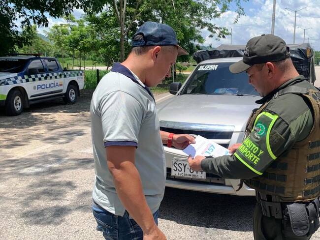 ‘Siempre Seguros’ en la vía San Jacinto-Bolívar, liderada por la seccional de Tránsito y Transporte