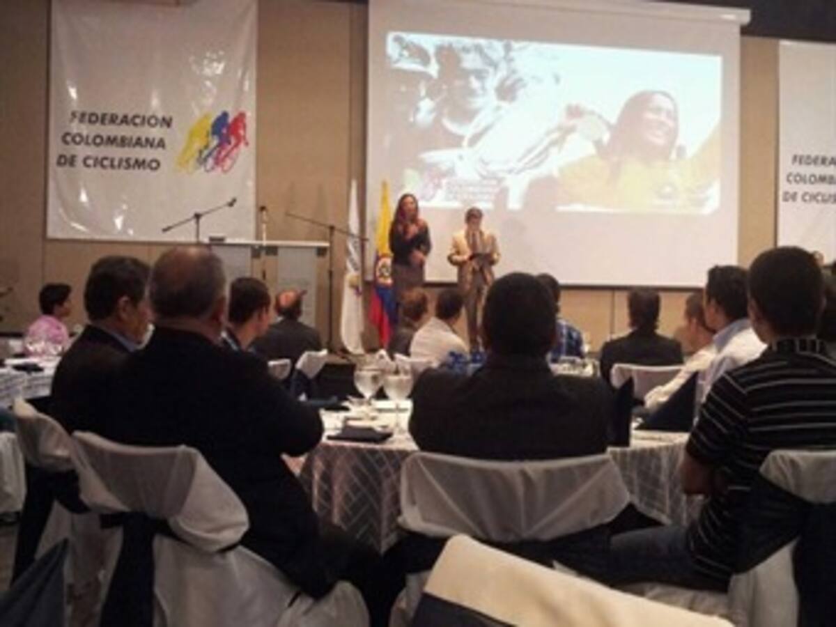 Fedeciclismo homenajeó a los pedalistas colombianos que se destacaron en 2012