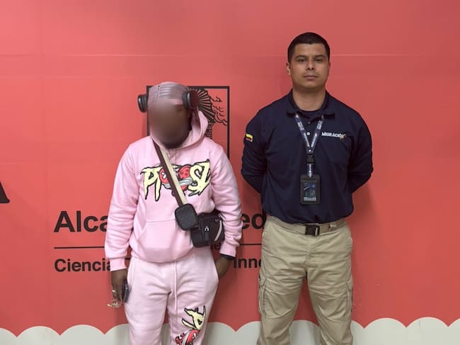 Extranjero inadmitido en el aeropuerto de Rionegro por turismo sexual- foto Migración Colombia