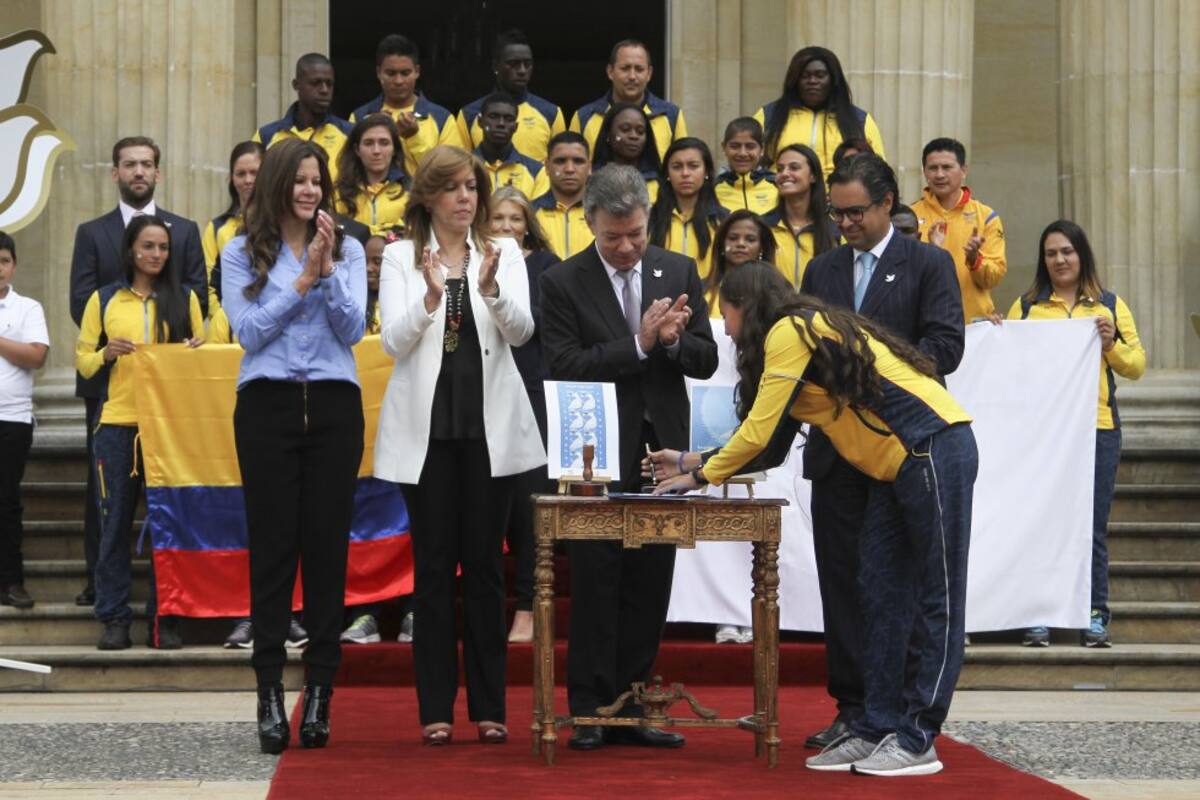 Deportistas colombianos firman 