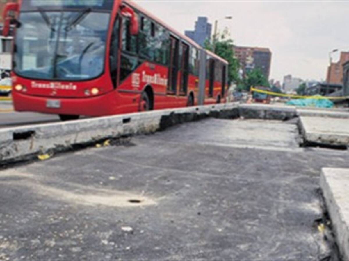 Bogotá perdería 300 mil millones de pesos por prescripción de procesos por losas dañadas de Transmilenio