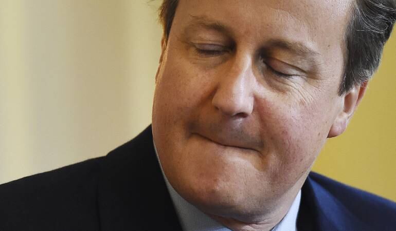David Cameron contra las cuerdas
