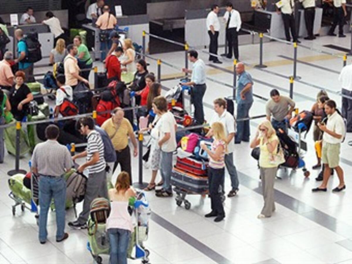En marcha plan de contingencia en aeropuertos por masiva movilización de pasajeros