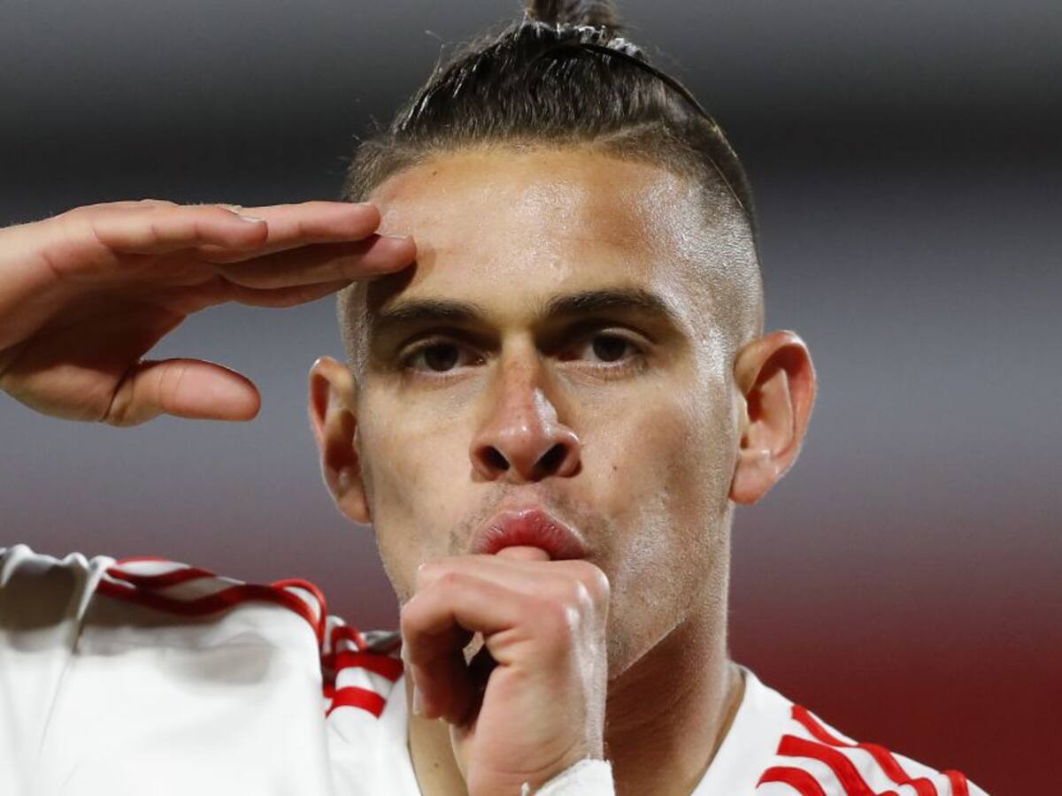 Enzo Fracescoli: “La renovación de Santos Borré está avanzada”