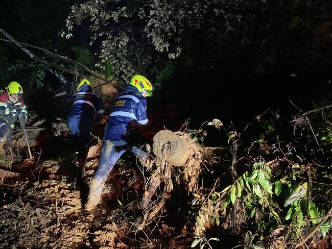 12 casas inundadas y varias vías afectadas con derrumbes por lluvias en Caldas