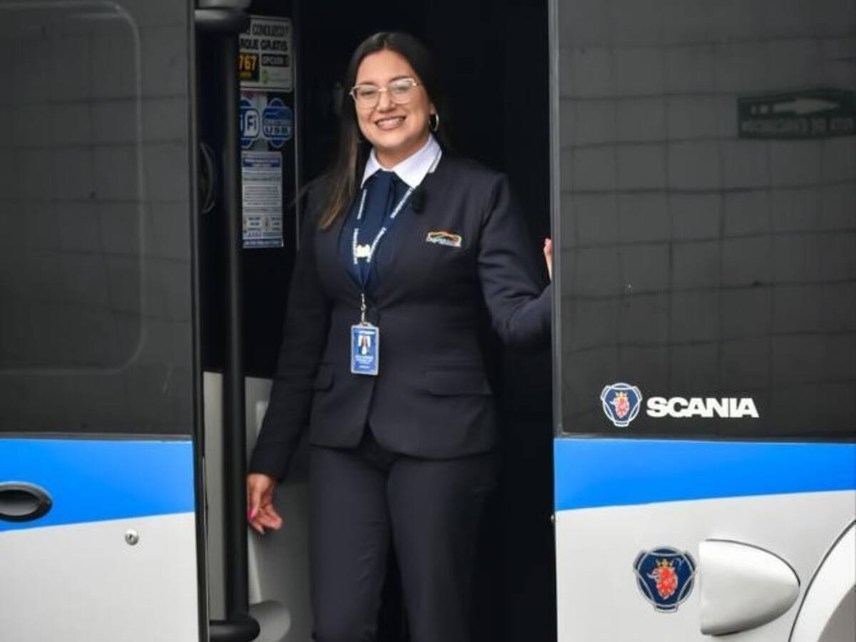 Una mujer será la encargada de manejar el primer bus 100% a gas natural que llega a Boyacá