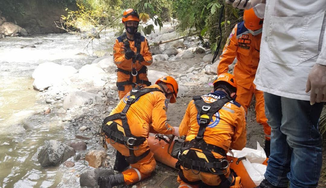 Los organismos de socorro se encargaron de recuperar los cuerpos. 