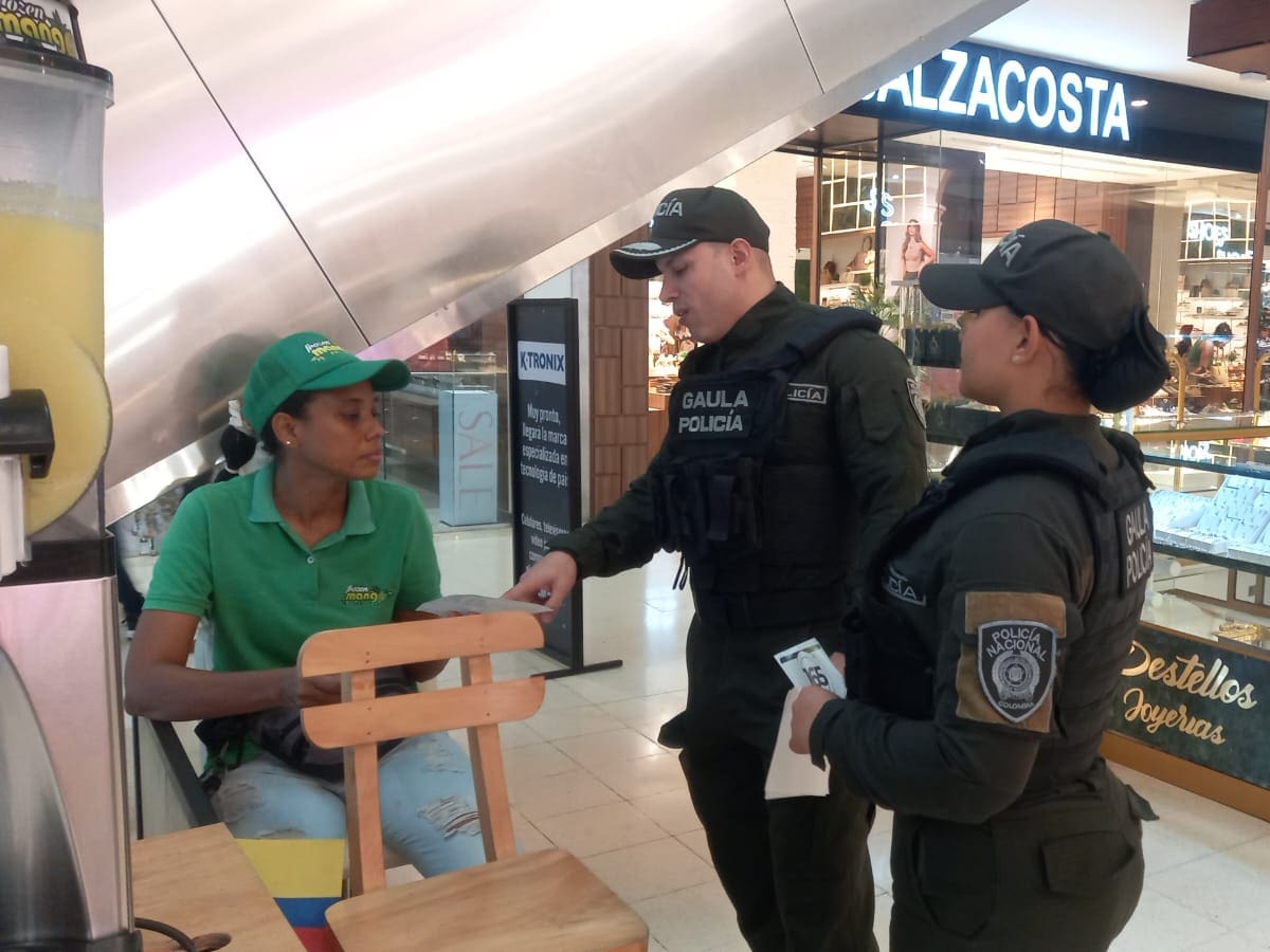 Gaula de la Policía reforzó campaña contra extorsión en centro comercial de Cartagena