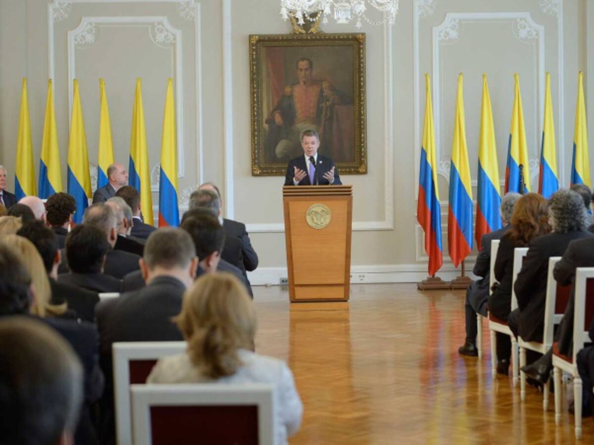 No se asusten para hacer campaña, uno de los que los ha querido intimidar ya no está: Santos a Alcaldes