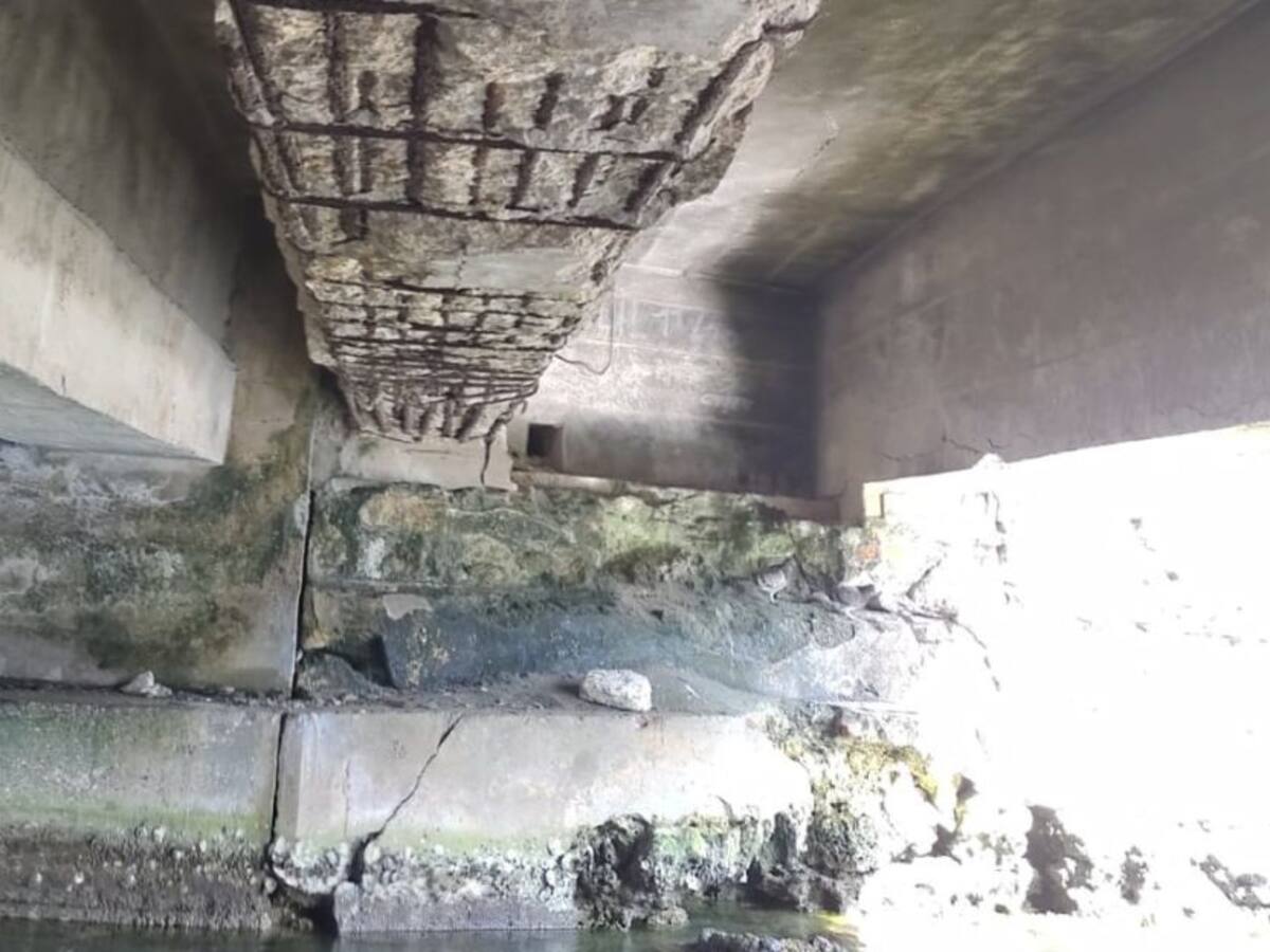 Antiguo puente Heredia presenta grietas y socavación: Gestión del Riesgo