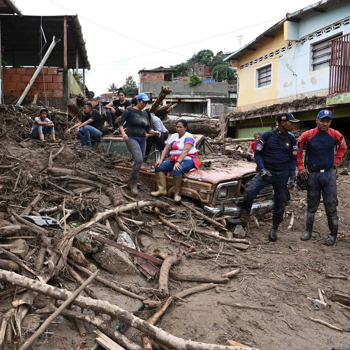 Deslizamiento deja 22 muertos y 52 desaparecidos en Venezuela