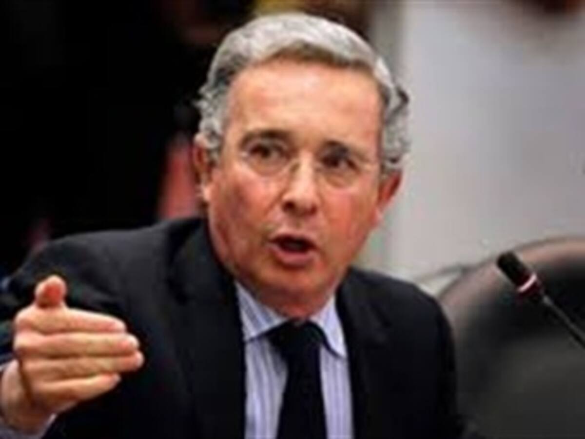 Uribe deberá acudir hoy a la Fiscalía