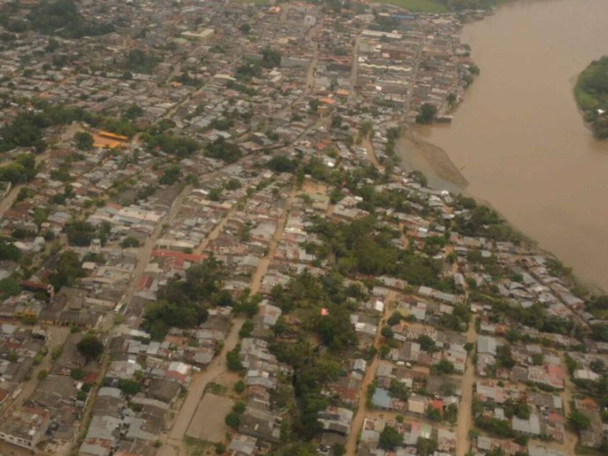 Estudiantes de una vereda de Caucasia reciben clase en un patio