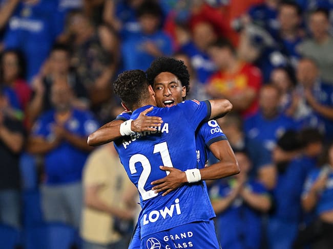 Johan Mojica celebra el gol ante Partizán en su debut / Getty Images