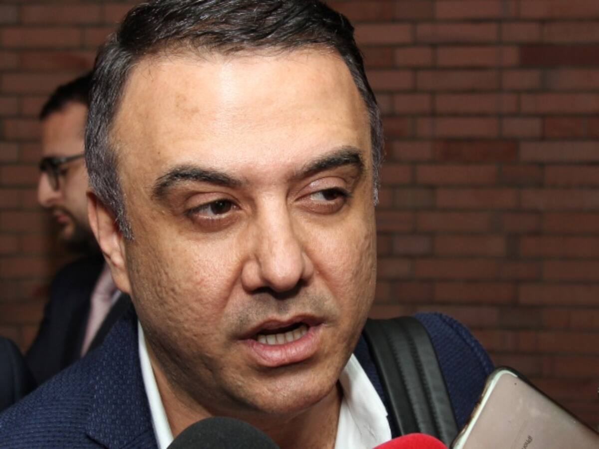 Nueva suspensión contra el gobernador Edwin Besaile