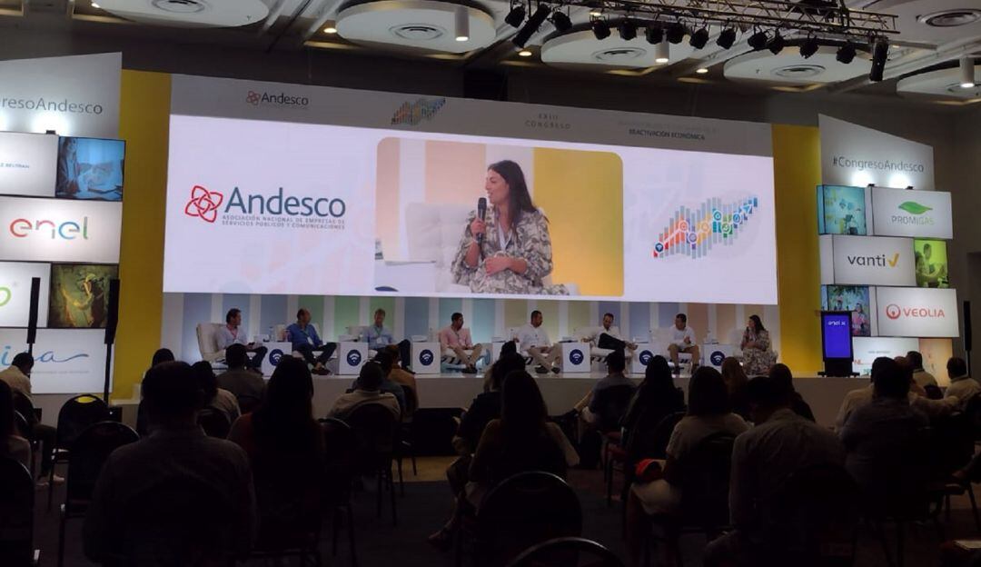 En el encuentro que reúne a las empresas de servicios públicos y TIC, se entregaron cifras sobre conectividad