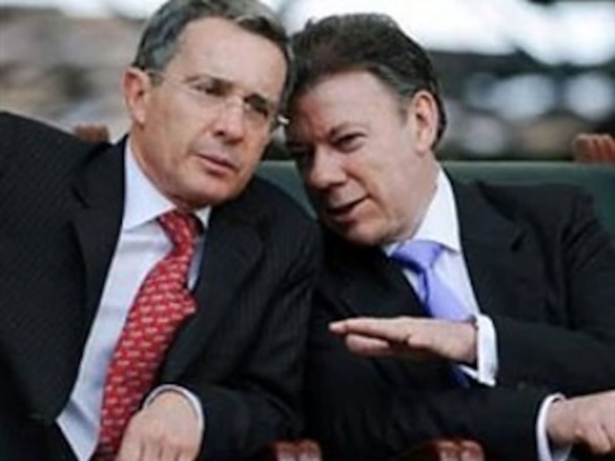 Santos y Uribe se enfrentan por la supremacía en Partido de La U