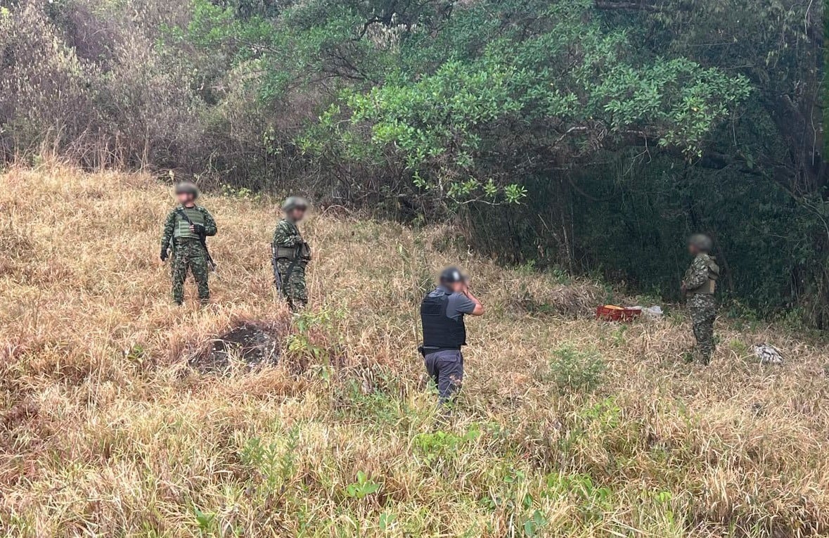 La acción permitió anticiparse a hechos violentos, al localizar y destruir un depósito clandestino. Foto Novena Brigada