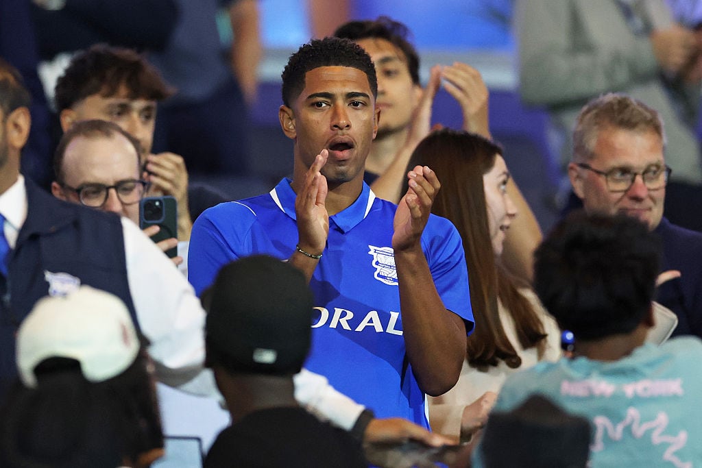 Jude Bellingham presenciando el partido del Birmigham y Barcelona / Getty Images
