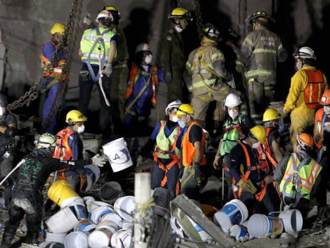 Sube a 326 el número de muertos por terremoto en México