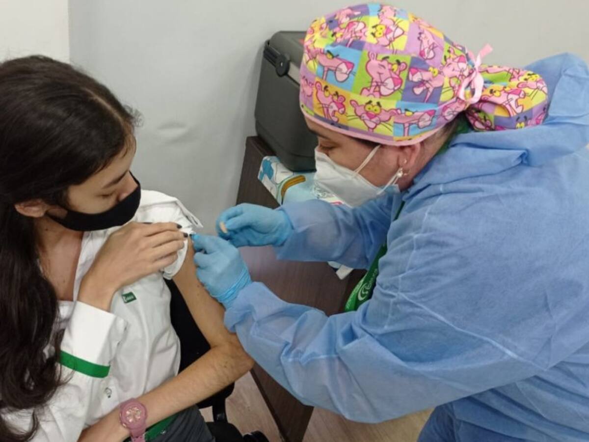 VIDEO: Empresa vacunó a familiares de trabajadores