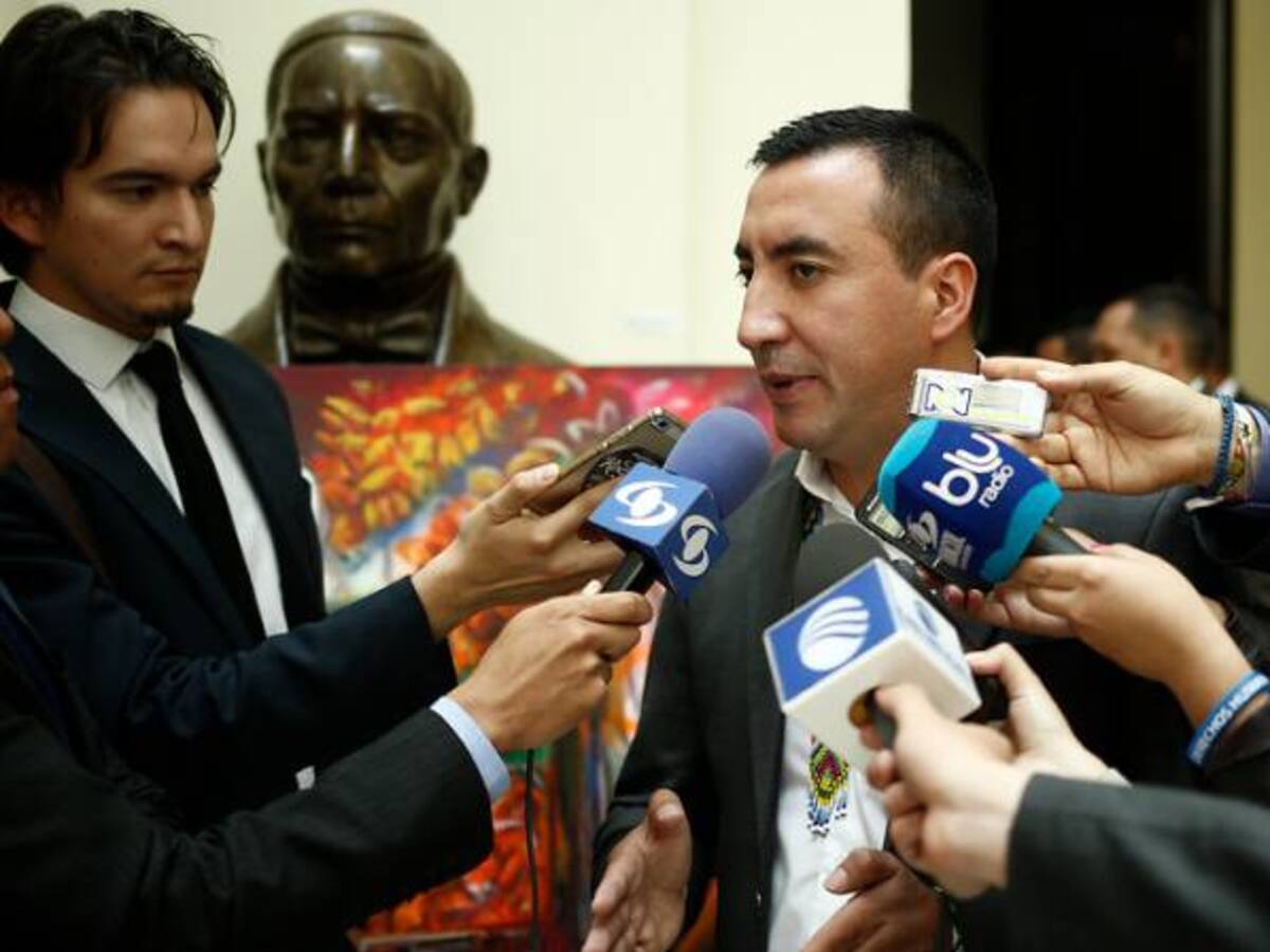 Vicepresidente de la Cámara pide revisar millonario contrato para compra de tiquetes