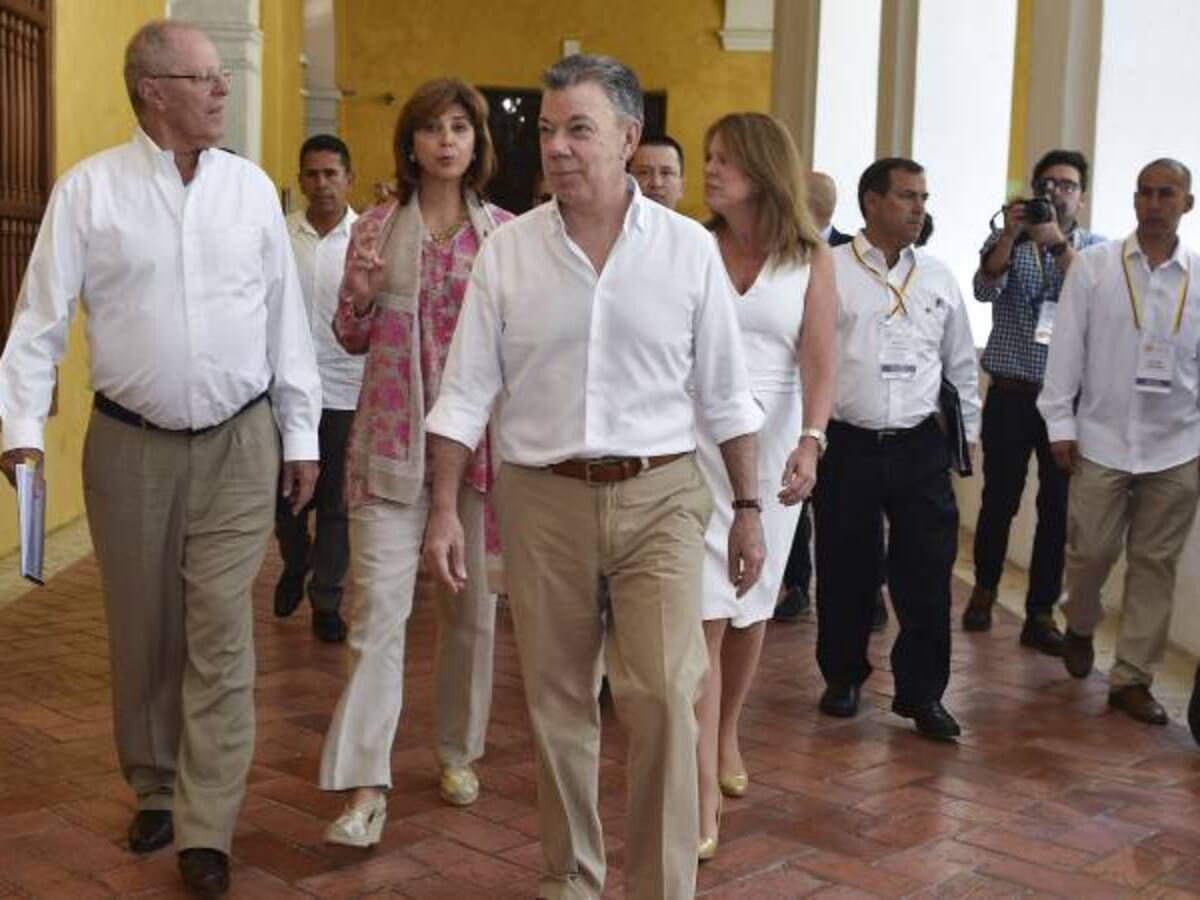 Los países con valores democráticos deben ayudar a Venezuela: Kuczynski