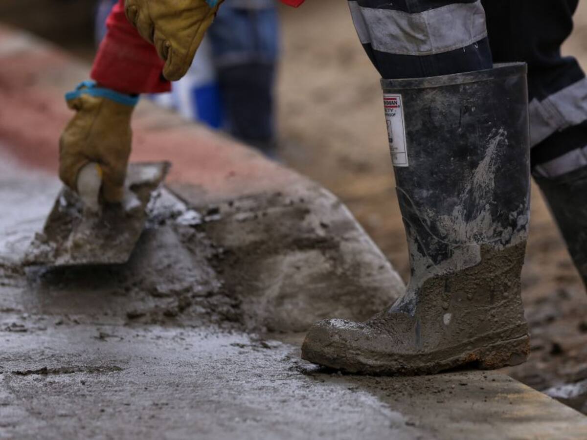Diez obras de hospitales en estado crítico por demoras en entregas